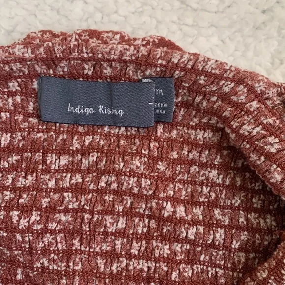 Off the shoulder floral cropped blouse. - Picture 4 of 4